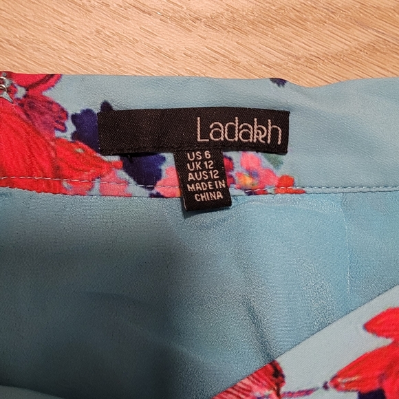 3 for $15 Floral skirt. Size 6. - Picture 3 of 5